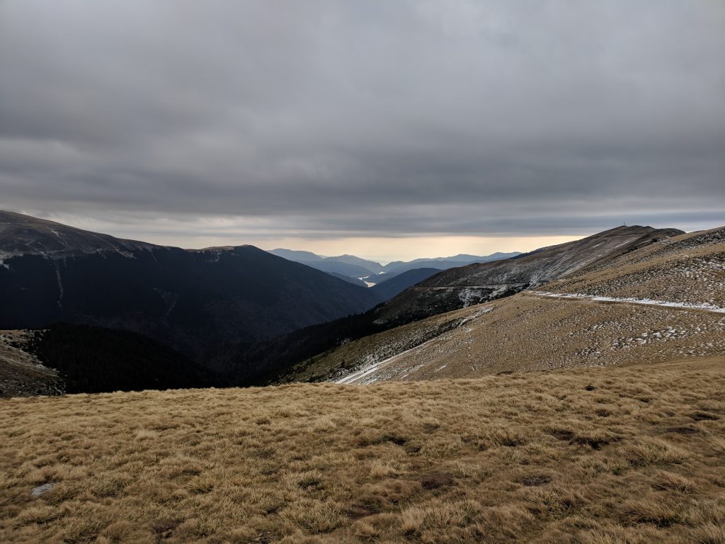 Apus tomnatic peste Munții Făgăraș