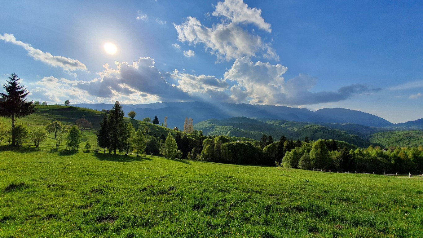 Atât de primăvară peste munți