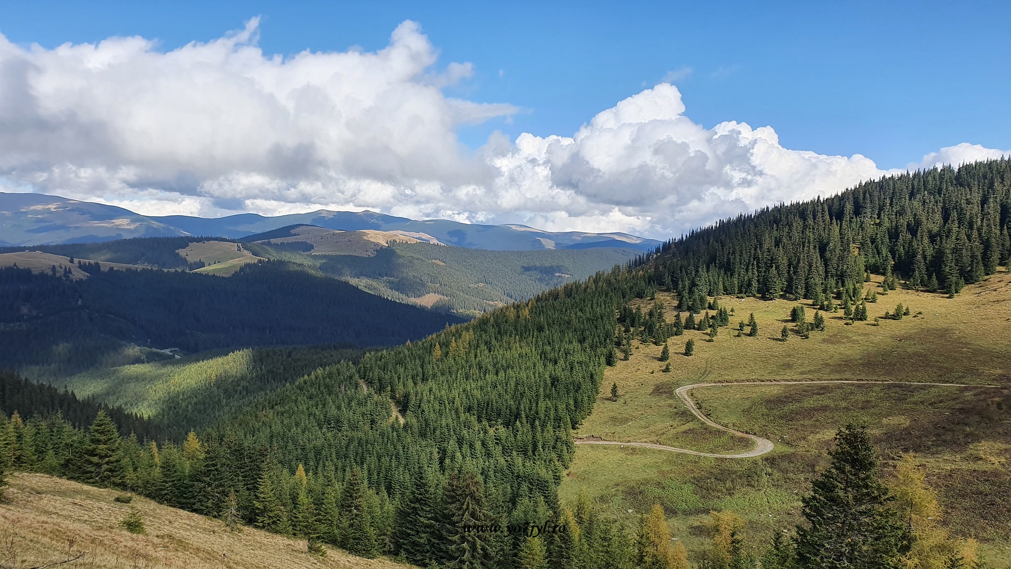 O zi de toamnă pe Drumul Regelui