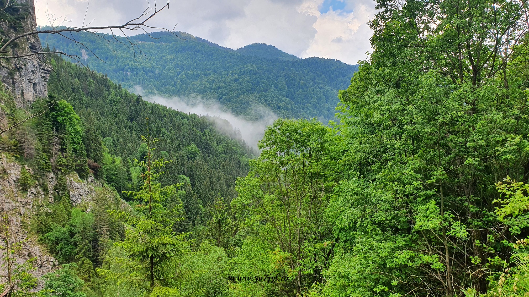 Capriciile vremii dintr-o vară în Munții Bucegi