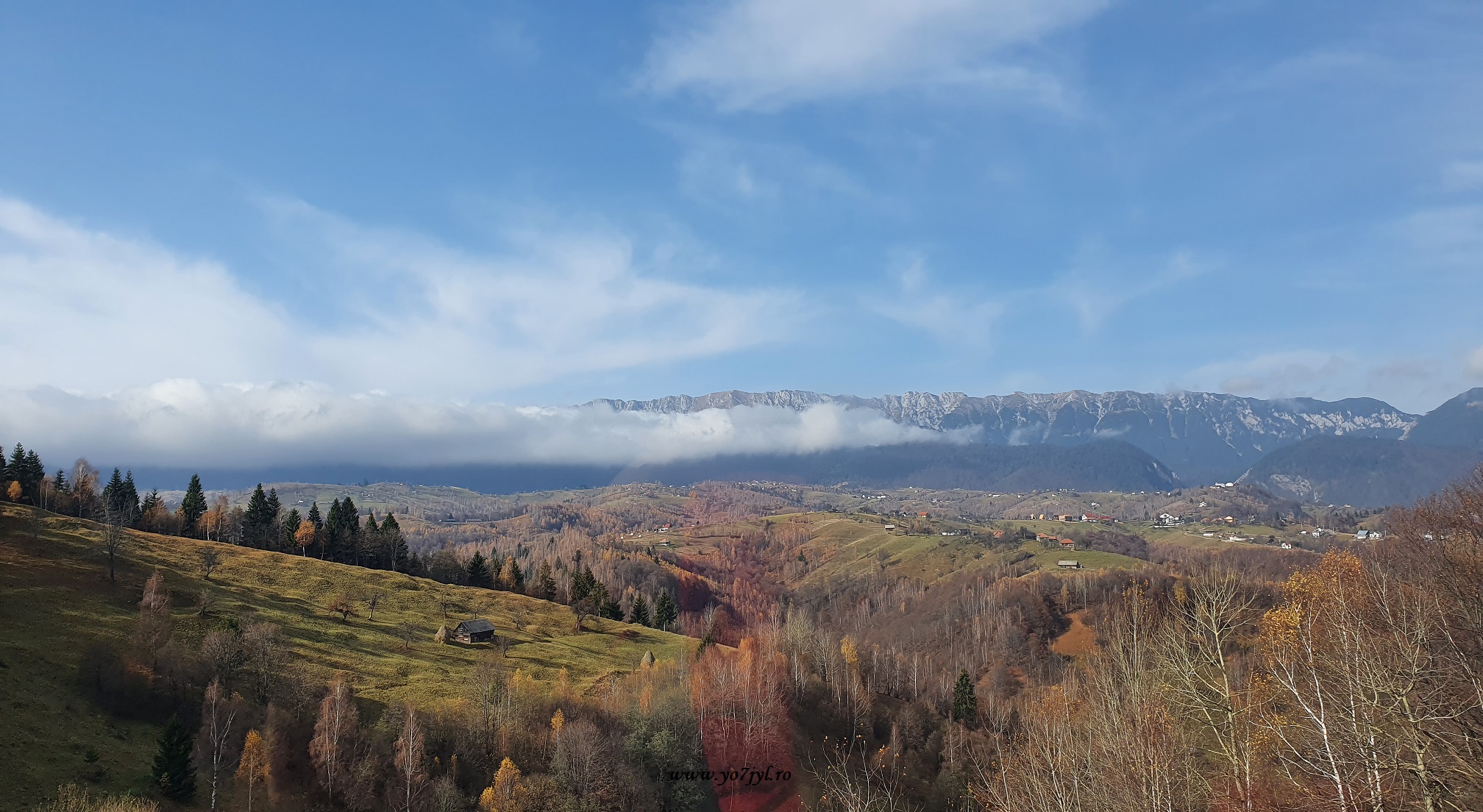 Prin nori și ceață spre înălțimi brașovene