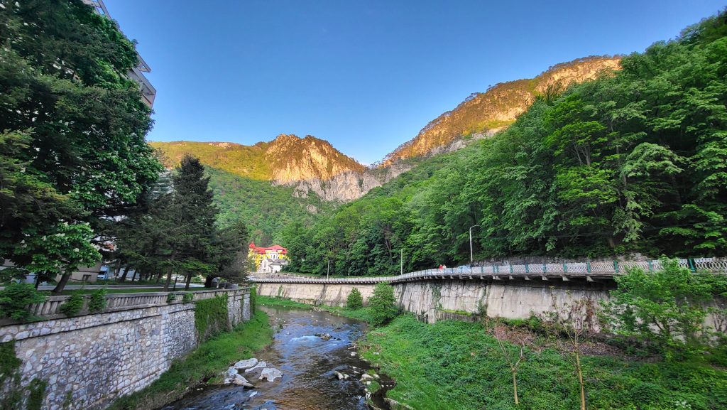 Prin pădurile de pe Valea Cernei - Băile Herculane
